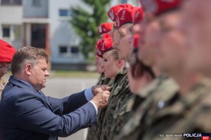 sekretarz stanu w MON Wojciech Skurkiewicz odznaczył żołnierzy medalami resortowymi