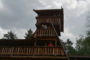 Wieża widokowa przy bacówce w Jamnej zamieniona na rajdową wieżę egzaminatora