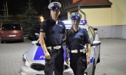Policjanci którzy pomogli w eskorcie kobiety