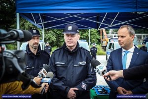 Zastępca Komendanta Wojewódzkiego Policji - inspektor Dariusz Wesołowski udziela wywiadu