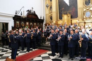 Oprawę muzyczną zapewniły: Orkiestra Reprezentacyjna Policji i Chór Komendy Stołecznej Policji