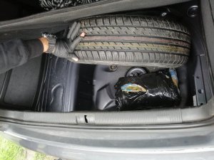 Narkotyki ukryte w samochodzie