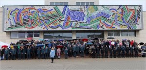 Obchody 101 Rocznicy Utworzenia Policji Litewskiej - zdjęcie zbiorowe uczestników - panorama