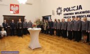 policjanci i zaproszeni goście podczas spotkania opłatkowego w Komendzie Wojewódzkiej Policji we Wrocławiu