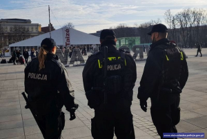 Patrol pieszy - troje policjantów