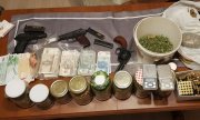 zabezpieczone narkotyki, ostra broń, amunicja oraz gotówka