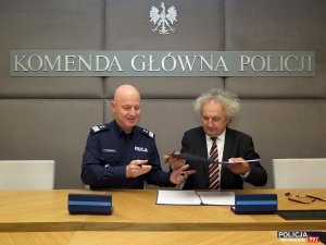 podpisanie porozumienia pomiędzy Komendantem Głównym Policji a Prezesem Zarządu Targów Kielce S.A. Andrzejem Mochonia.