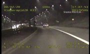 nagranie z wideorejestratora w na którym samochód jedzie z nadmierną prędkością