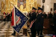 poczet sztandarowy Policji podczas mszy św. w intencji ofiar zbrodni katyńskiej