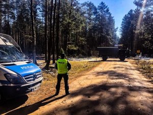 Policjanci wspólnie z funkcjonariuszami Straży Granicznej oraz innych służb strzegą polskich granic