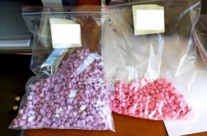 zabezpieczone tabletki ecstasy w foliowych woreczkach