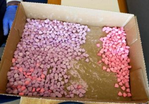 zabezpieczone tabletki ecstasy w kartonie