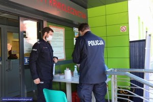 Policjanci rejestrują się w Regionalnym Centrum Krwiodawstwa i Krwiolecznictwa we Wrocławiu