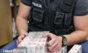 Zabezpieczone przez policjantów papierosy bez polskich znaków akcyzy