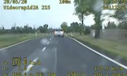 Fragment nagrania z wideorejestratora na którym widac jak samochód jedzie 176km/h