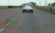 Nagranie z wideorejestratora na którym widać jak samochód jedzie z prędkością 137 km/h