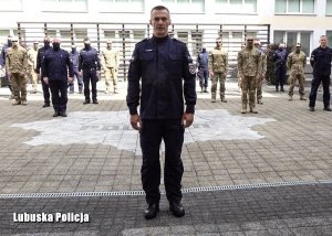Na zdjęciach widzimy policjantów oraz żołnierzy, którzy wzięli udział w akcji #Gaszynchallenge