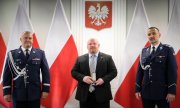 dwaj policjanci w mundurach - Zastępca Komendanta Głównego Policji i szef CBŚP oraz Szef Oddziału DEA w Polsce