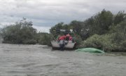 łódź ratowników WOPR na jeziorze