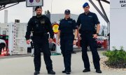 czeski policjant i dwoje polskich policjantów