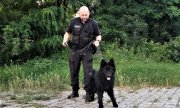 policjant z psem policyjnym