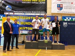 podium Mistrzostw Polski Służb Mundurowych w Badmintonie w grze deblowej