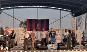 Śląscy kontrterroryści odbierają gratulacje od organizatorów za zajęcie III miejsca w zawodach