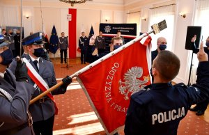 Policjanci ślubują na Sztandar Komendy Wojewódzkiej Policji w Białymstoku.