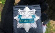 Podrobiona odznaka policyjna