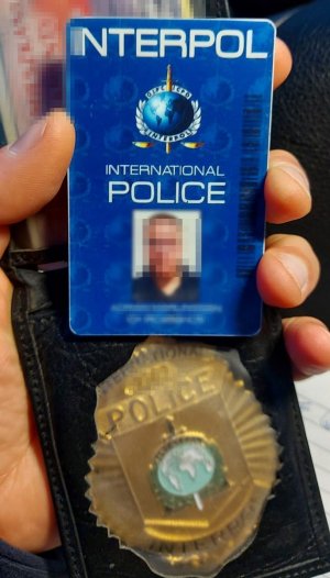 fałszywa legitymacja funkcjonariusza Interpolu