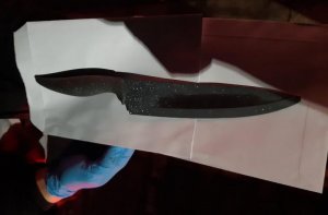 nóż zabezpieczony przez policjantów