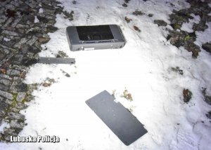 uszkodzona drukarka na śniegu