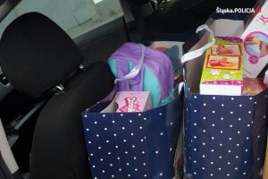 torby z prezentami w samochodzie