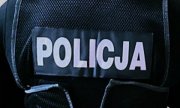 Napis POLICJA na plecach kamizelki taktycznej policyjnej