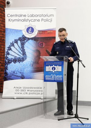 przemawia Dyrektor CLKP insp. dr n. med. Radosław-Juźwiak&quot;&gt;