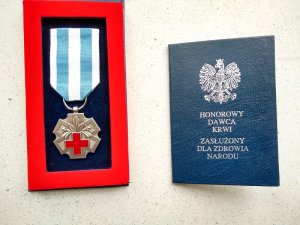 odznaka honorowy Dawca Krwi- Zasłużony dla Zdrowia Narodu&quot;&gt;