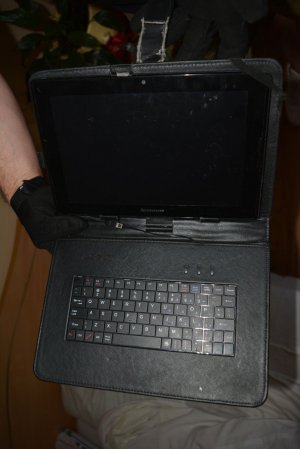 sprzęt komputerowy zabezpieczony w mieszkaniu podejrzewanego mężczyzny