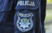 naszywka na rękawie policyjnego munduru z napisem Policja Oddział Prewencji Policji w Katowicach