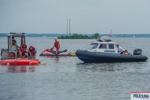 Łódź Policyjna, Łódź WOPR, skuter wodny podczas akcji prowadzonej przez ratowników