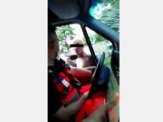 zdjęcie z klatki materiału wideo - mężczyzna grozi ratownikowi&quot;&gt;