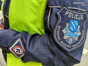 Naszywka z napisem Wydział Ruchu Drogowego Komendy Miejskiej Policji w Rybniku