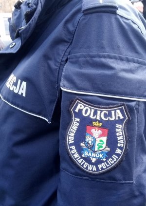 Naszywka z napisem Komenda Powiatowa Policji w Sanoku