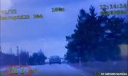 zdjęcie pojazdu kierowcy, który przekroczył prędkość z policyjnego wideorejestratora