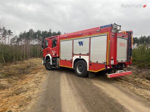 Wóz strażacki na miejscu poszukiwań