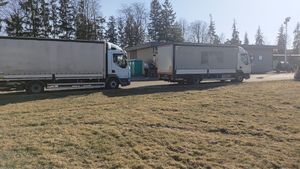 konwój pojazdów ciężarowych