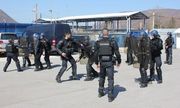 policjanci ćwiczą na misji w Kosowie