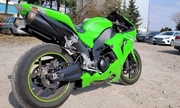 motocykl w kolorze zielonym