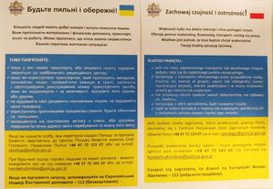 ulotki z numerami alarmowymi i informacjami dla uchodźców w języku ukraińskim i polskim