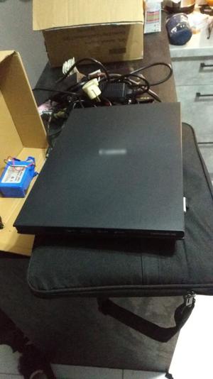 Zabezpieczony czarny laptop