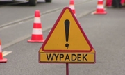 znak drogowy informujący o wypadku na drodze